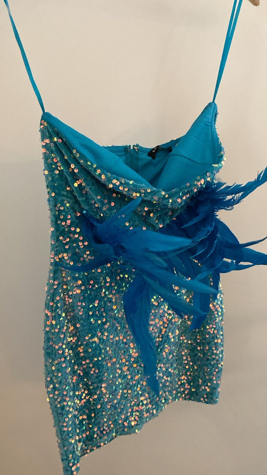 VESTIDO PLUMAS Y BRILLOS